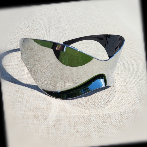 Oversized futuristic mirror shades chrome  silver sunglasses wrap around - Picture 4 of 8